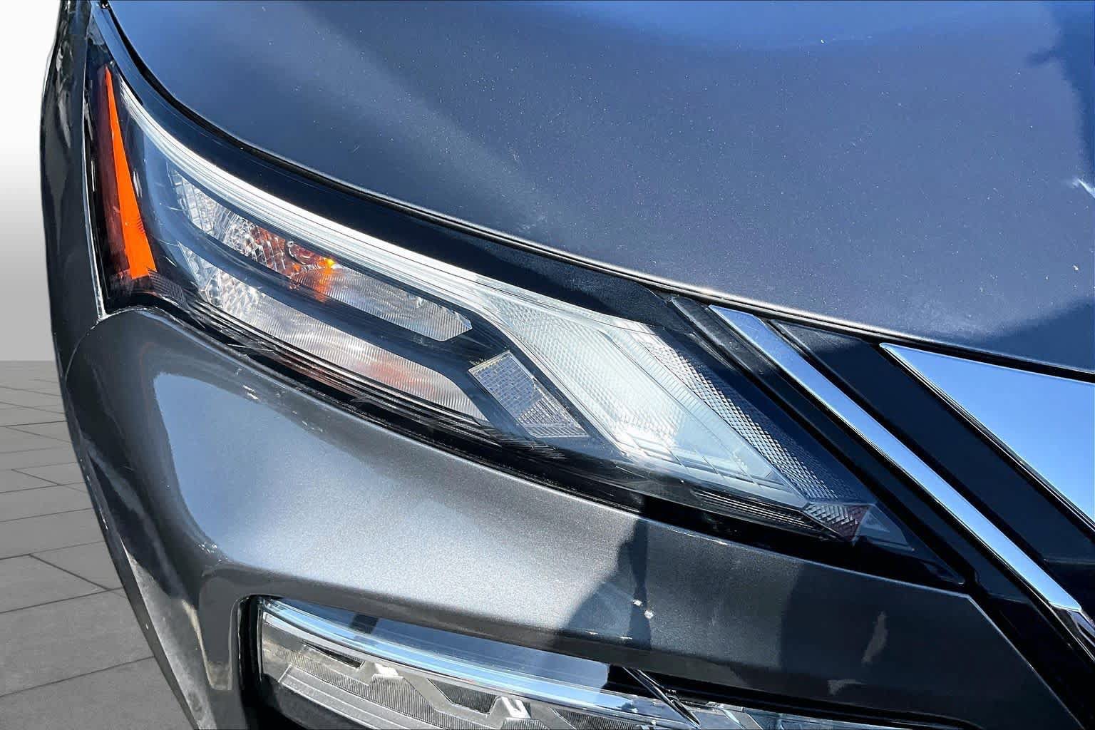 Used 2023 Nissan Rogue SV FWD image 23