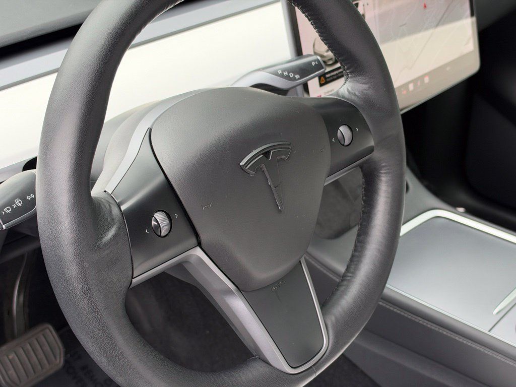 Used 2021 Tesla Model Y Long Range AWD/4WD image 12