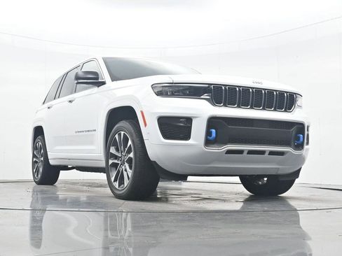 Used 2023 Jeep Grand Cherokee Overland image 28