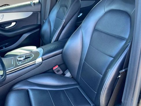 Used 2019 Mercedes-Benz GLC 300 4MATIC image 32