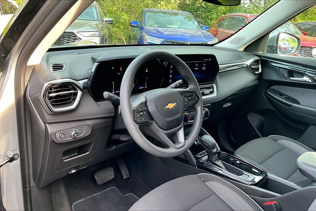 Used 2025 Chevrolet TrailBlazer LT AWD/4WD image 15