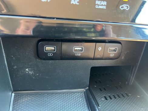 Used 2022 Kia Carnival EX FWD image 53