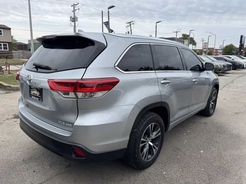 Used 2017 Toyota Highlander XLE w/ Carpet Mat Package AWD/4WD image 5