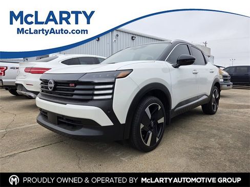 Used 2025 Nissan Kicks SR image 1