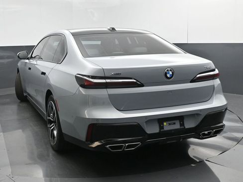 Used 2024 BMW 760i xDrive w/ Premium Package 2 image 4