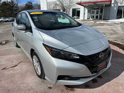 Used 2025 Nissan Leaf S image 7