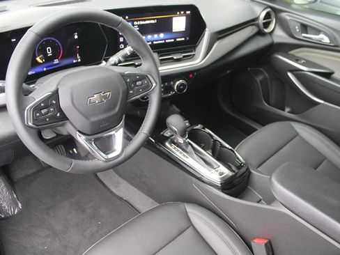 New 2026 Chevrolet Trax ACTIV w/ Sunroof Package image 2