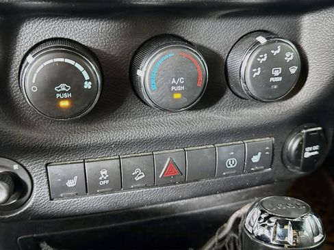 Used 2013 Jeep Wrangler Unlimited Sahara w/ Connectivity Group AWD/4WD image 18