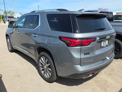Used 2023 Chevrolet Traverse Premier FWD image 4