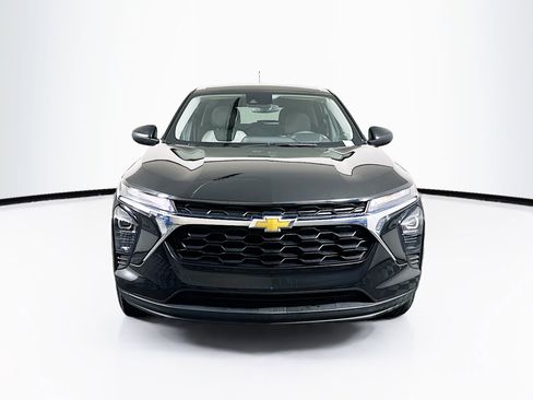 Used 2025 Chevrolet Trax LS FWD image 2