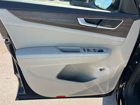 Used 2025 Volkswagen Atlas SEL Premium R-Line image 17