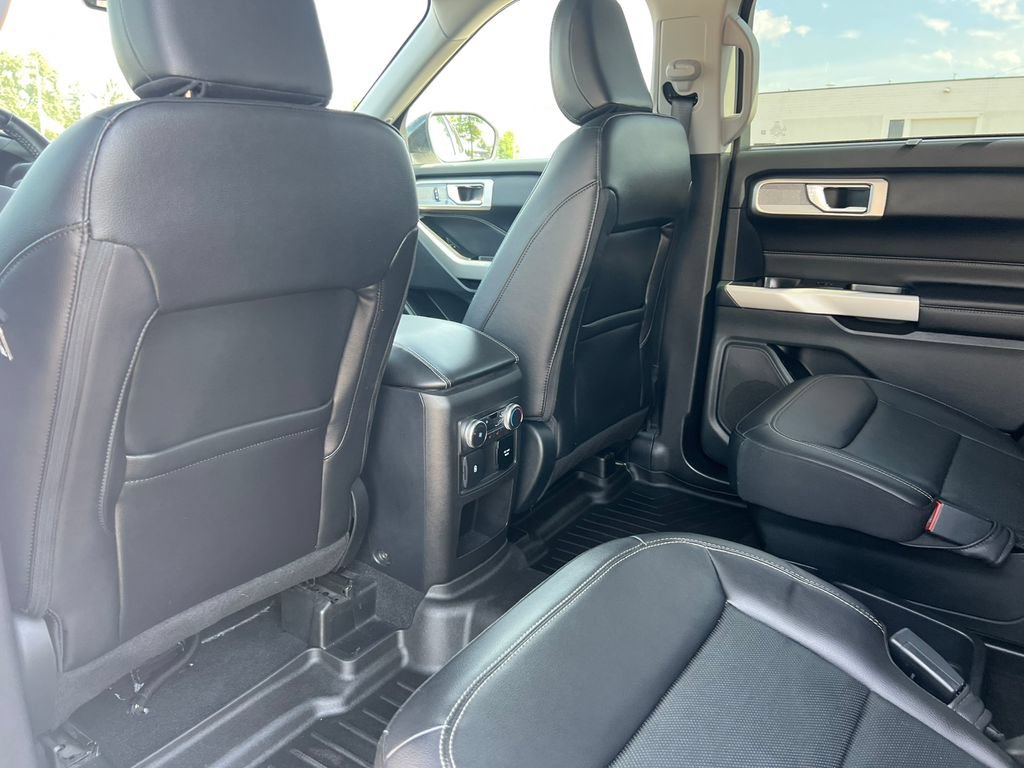 Used 2021 Ford Explorer Limited w/ Equipment Group 301A AWD/4WD image 37