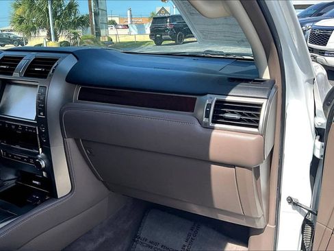 Used 2018 Lexus GX 460 Premium w/ Premium Package AWD/4WD image 19