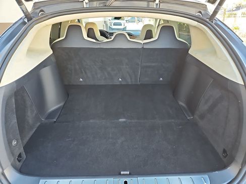 Used 2018 Tesla Model X 75D AWD/4WD image 23