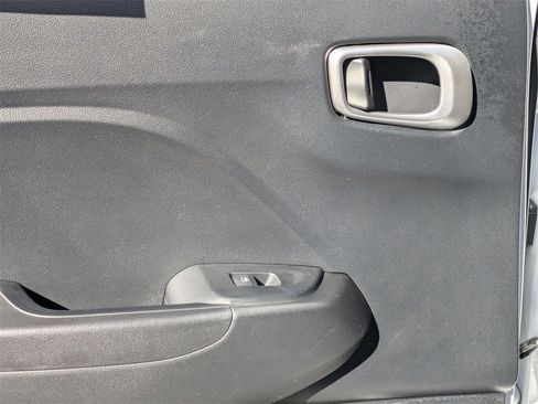 Used 2025 Hyundai Venue SEL image 24