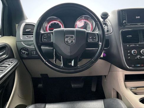 Used 2020 Dodge Grand Caravan SXT image 5