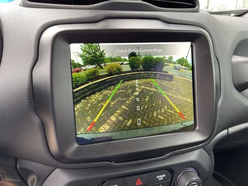 Used 2023 Jeep Renegade Latitude AWD/4WD image 23