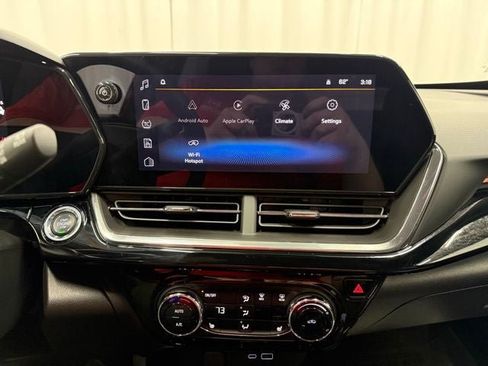 Used 2024 Chevrolet Trax RS FWD image 19
