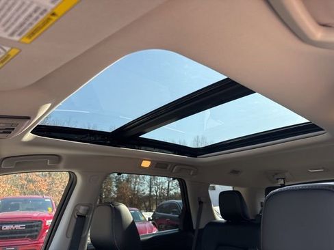 Used 2025 Nissan Pathfinder SL w/ SL Premium Package image 9