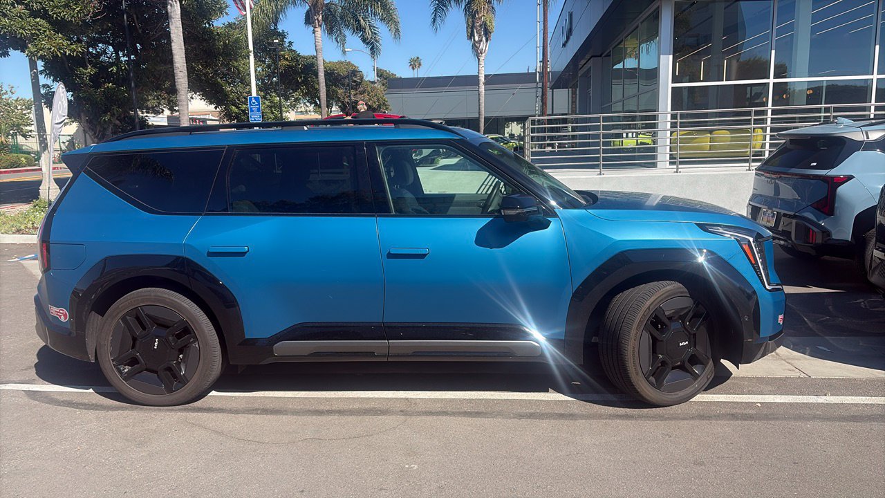 Used 2024 Kia EV9 GT-Line AWD/4WD image 2