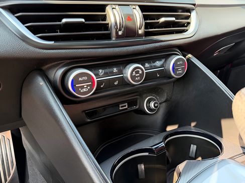 Used 2023 Alfa Romeo Giulia Veloce RWD image 51