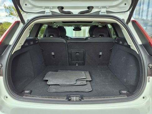 Certified 2025 Volvo V60 B5 Cross Country Plus AWD/4WD image 23