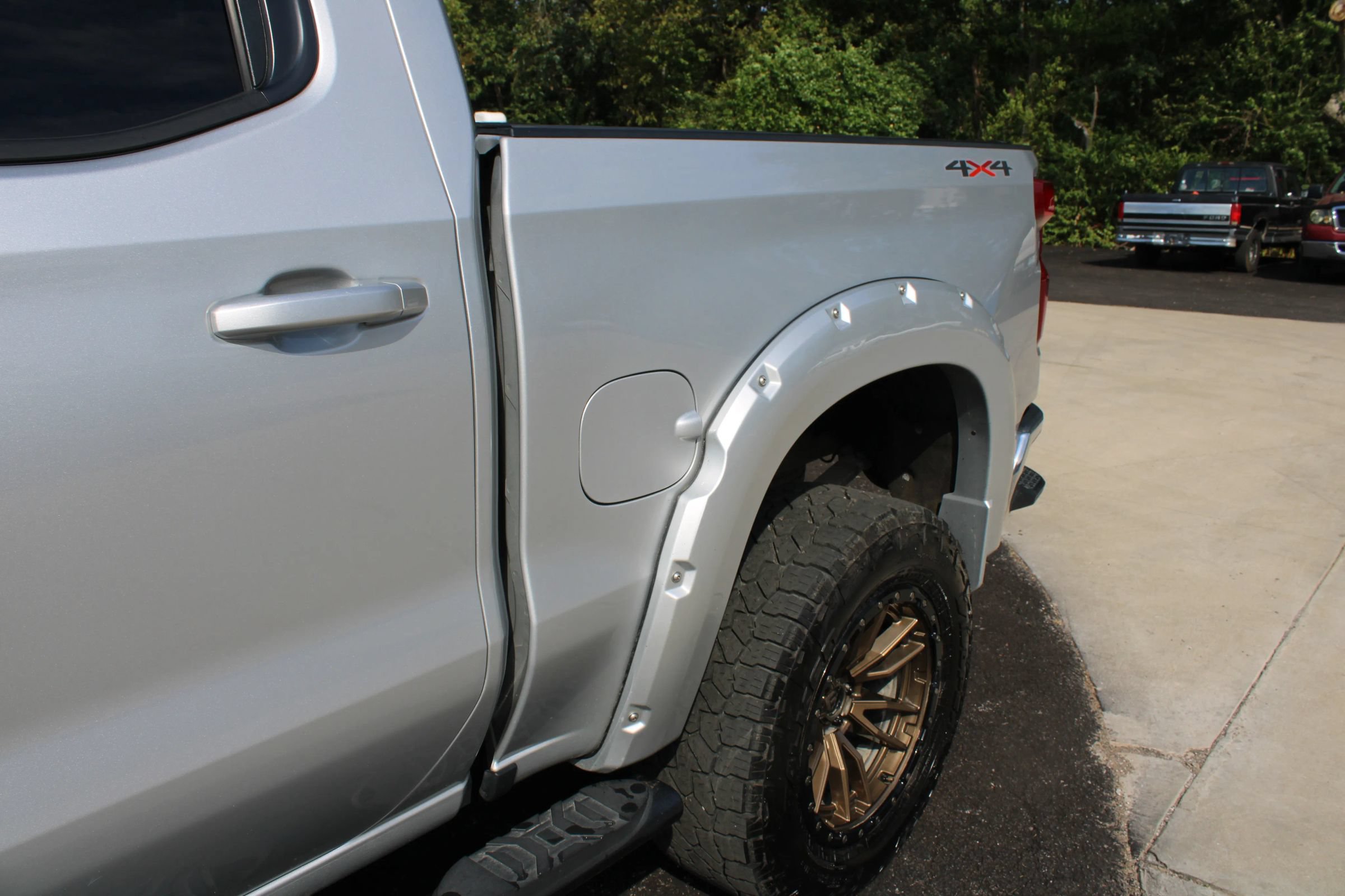Used 2020 Chevrolet Silverado 1500 LT AWD/4WD image 4