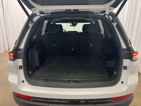 New 2025 Jeep Grand Cherokee Altitude AWD/4WD image 11