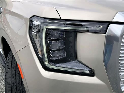 Used 2024 GMC Yukon Denali w/ Advanced Technology Package image 26