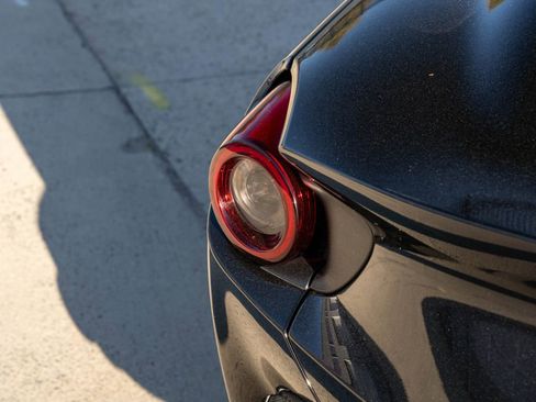 Used 2019 Ferrari Portofino image 18