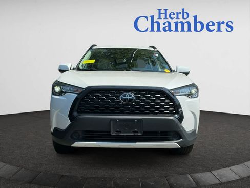 Used 2022 Toyota Corolla Cross LE image 2