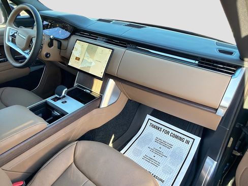 New 2025 Land Rover Range Rover SE image 13