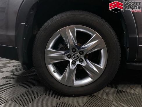 Used 2016 Toyota Highlander Limited Platinum AWD/4WD image 11