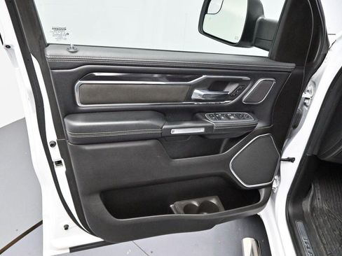 Used 2022 RAM 1500 Laramie AWD/4WD image 9