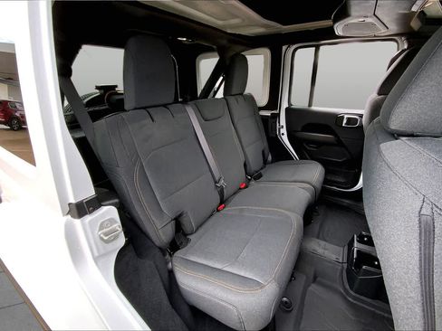 Used 2024 Jeep Wrangler Unlimited Sahara AWD/4WD image 20