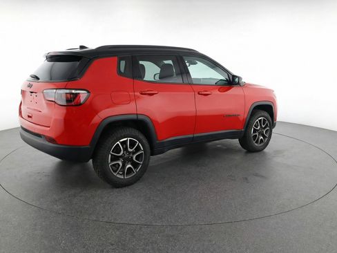 Used 2025 Jeep Compass Trailhawk image 9