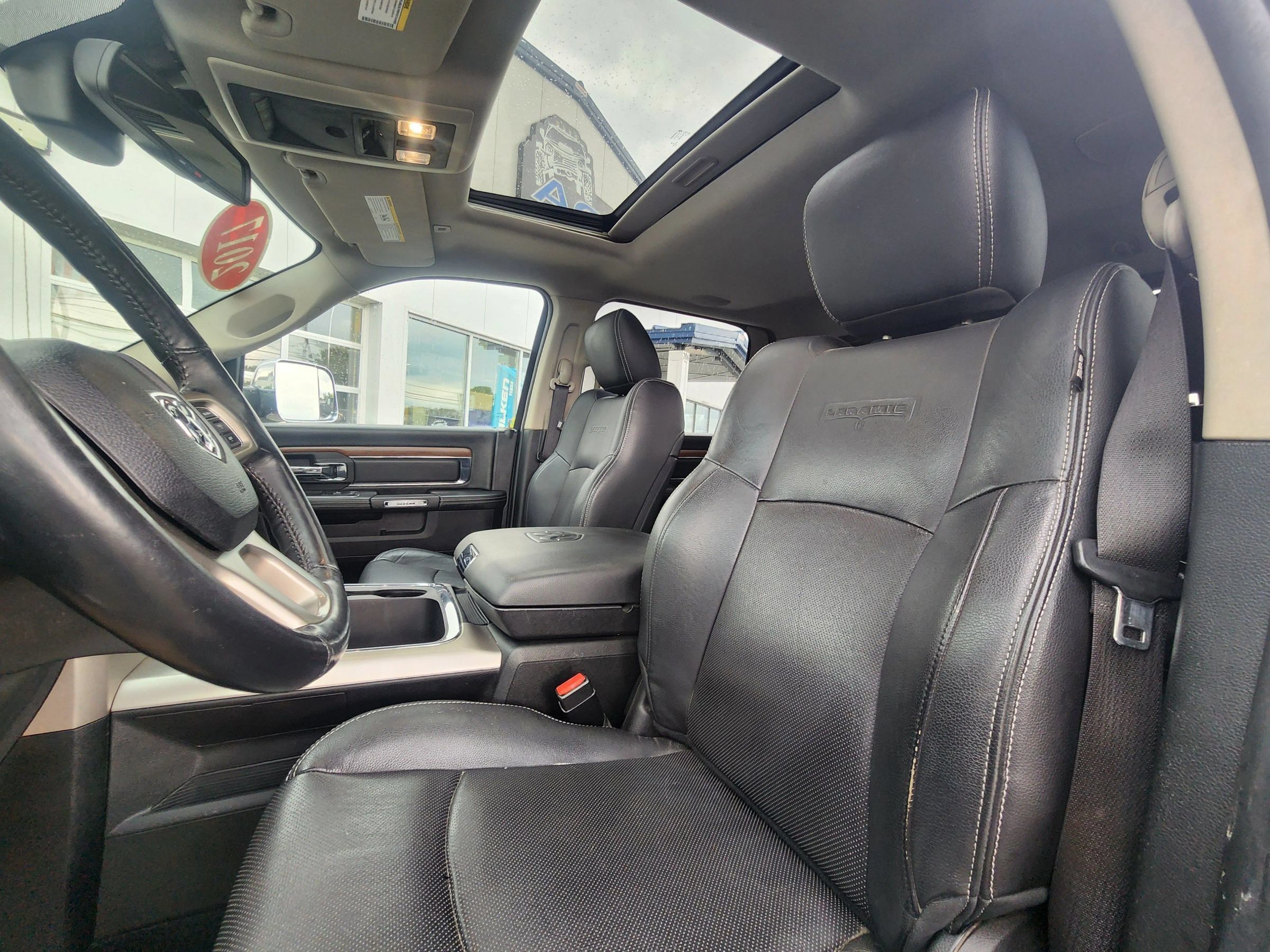 Used 2017 RAM 1500 Laramie w/ Convenience Group AWD/4WD image 7