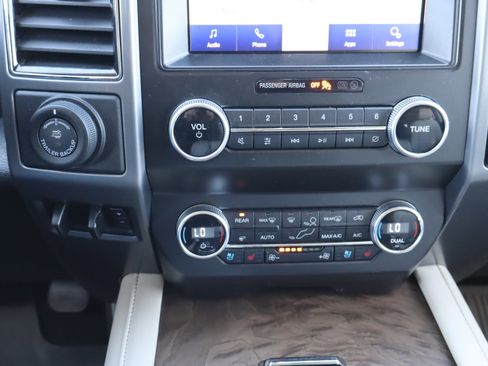 Used 2020 Ford Expedition Platinum image 29