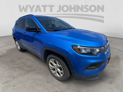 Used 2024 Jeep Compass Latitude AWD/4WD image 12