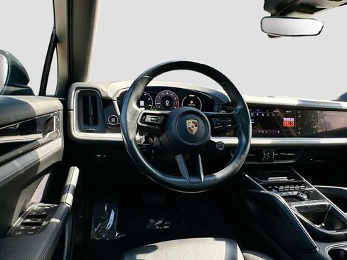 Certified 2024 Porsche Cayenne Coupe AWD/4WD image 25