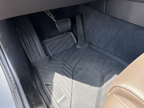 Used 2025 BMW i5 eDrive40i w/ Premium Package image 16