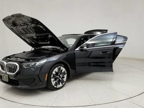 Used 2024 BMW i5 eDrive40i w/ M Sport Package RWD image 15