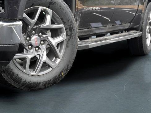 New 2026 GMC Sierra 1500 SLT image 3