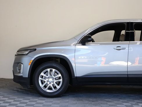 Used 2023 Chevrolet Traverse LS FWD image 8
