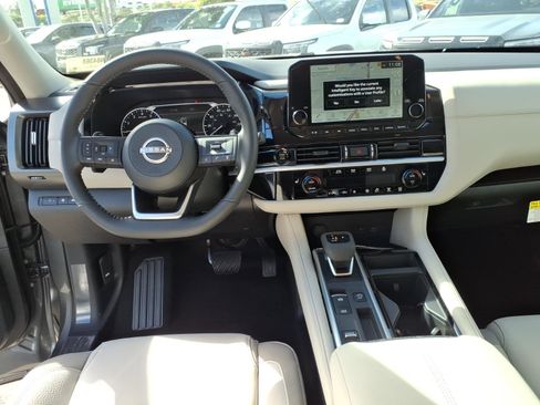 New 2025 Nissan Pathfinder SL image 9