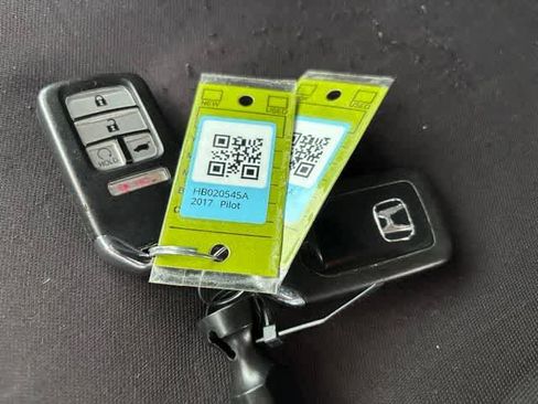 Used 2017 Honda Pilot EX image 23