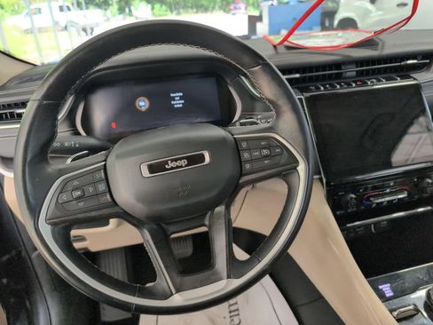 Used 2022 Jeep Grand Cherokee L Limited AWD/4WD image 13
