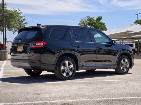 Used 2025 Honda Pilot EX-L image 3