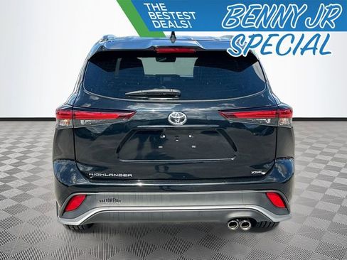 Used 2024 Toyota Highlander XSE image 6