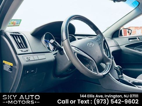 Used 2012 Hyundai Sonata SE w/ Navigation & Sunroof Pkg FWD image 16